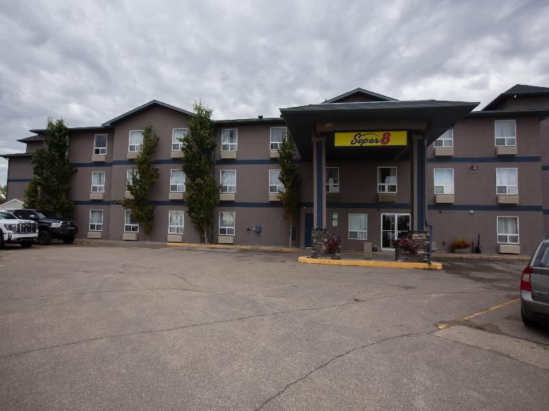 Super 8 by Wyndham Whitecourt — general view