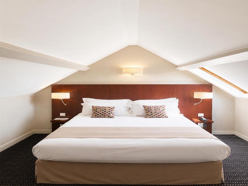 Kyriad Saint -Malo Ouest - Dinard image