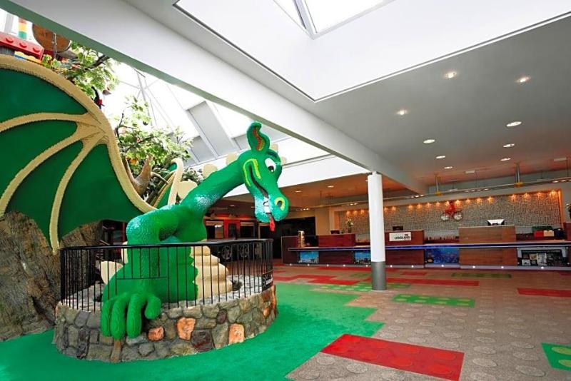 Lakeview Inn & Suites Hinton image