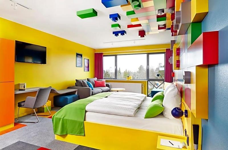 Lakeview Inn & Suites Hinton image