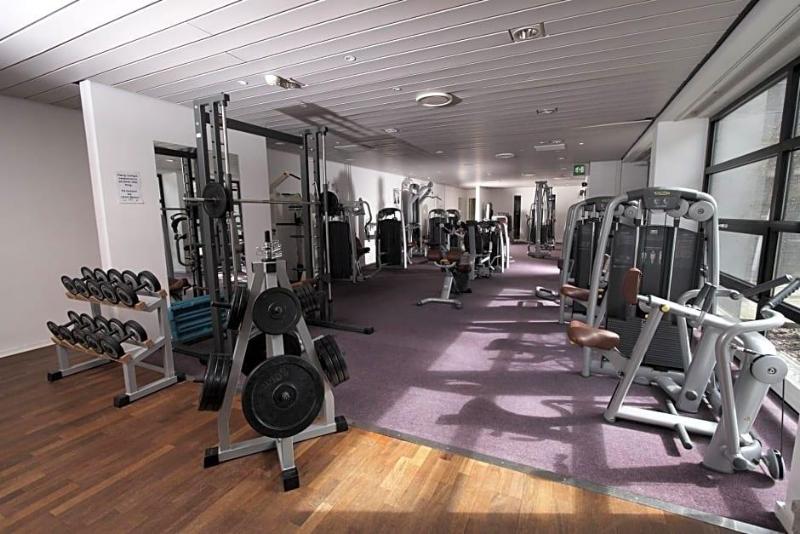 Lakeview Inn & Suites Hinton image