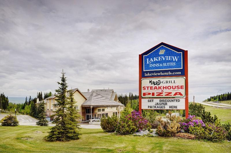 Lakeview Inn & Suites Hinton image
