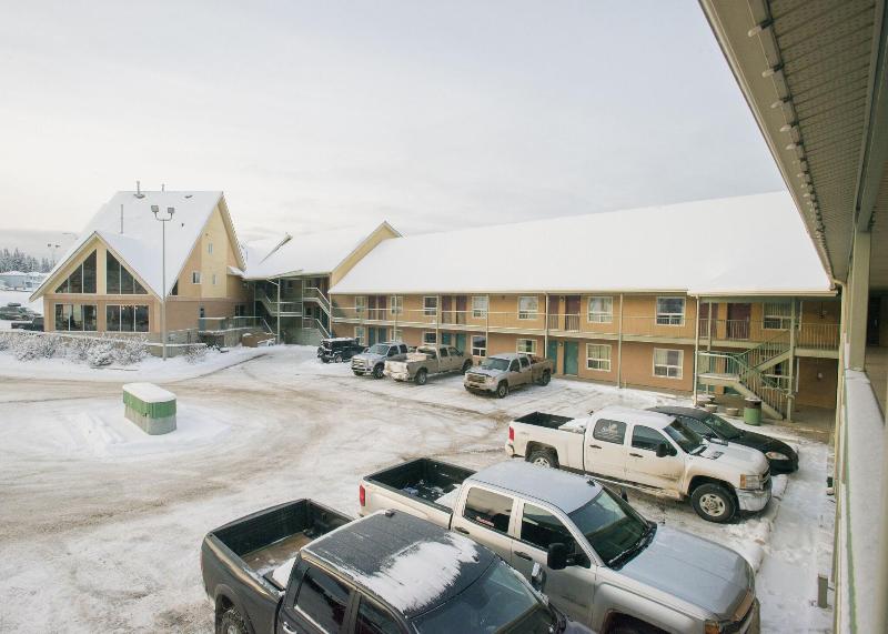 Lakeview Inn & Suites Hinton image