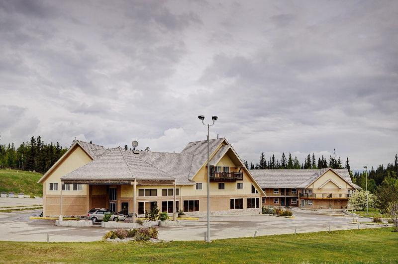 Lakeview Inn & Suites Hinton image