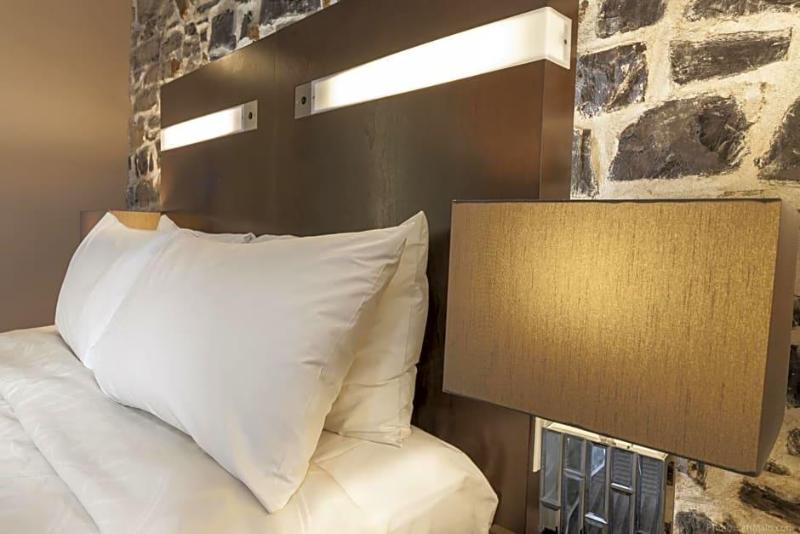 Lakeview Inn & Suites Hinton image