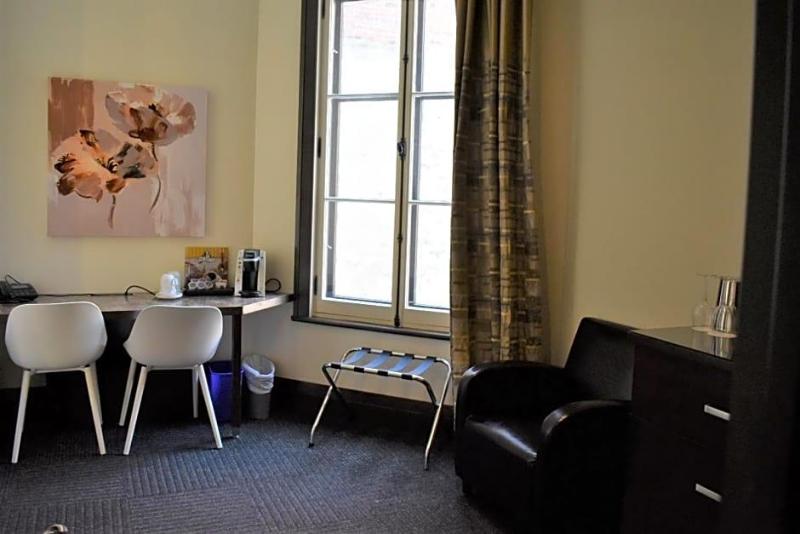 Lakeview Inn & Suites Hinton image