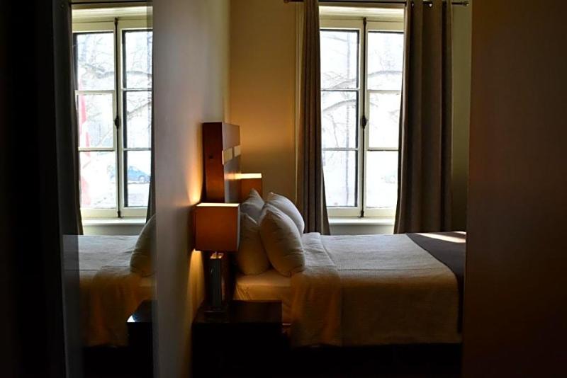 Lakeview Inn & Suites Hinton image