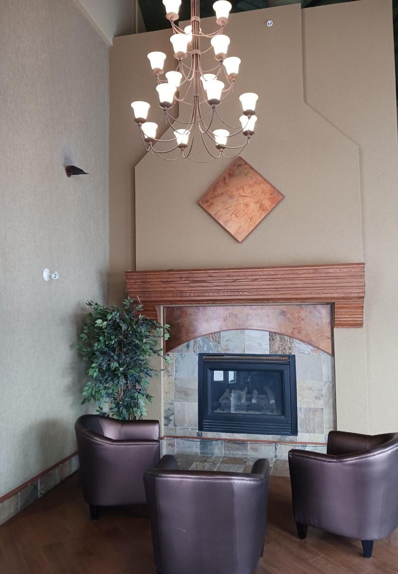Lakeview Inn & Suites Hinton image