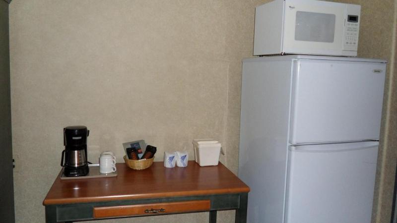 Lakeview Inn & Suites Hinton image