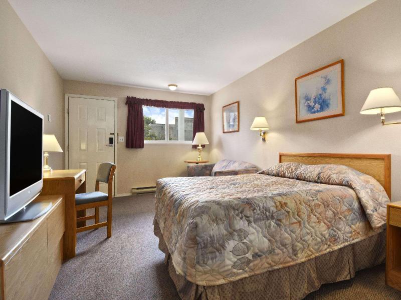 Travelodge by Wyndham Salmon Arm image
