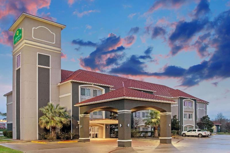 La Quinta Inn & Suites Fairfield Tx image