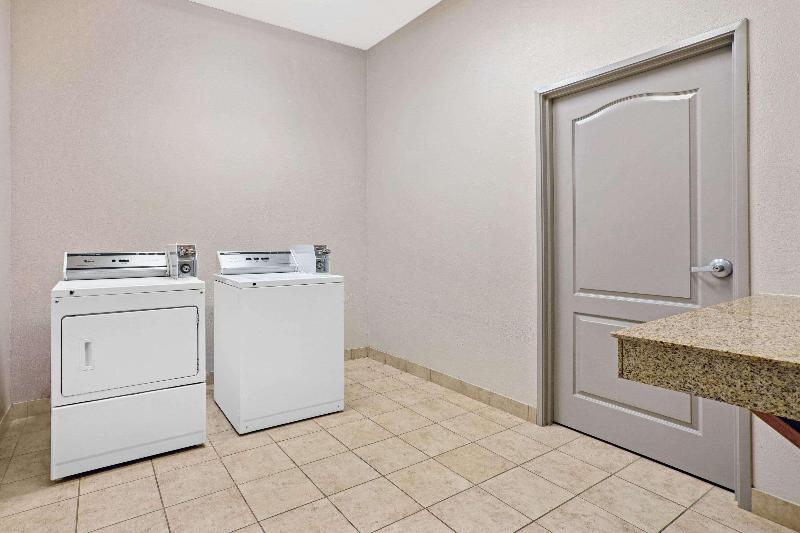 La Quinta Inn & Suites Fairfield Tx image