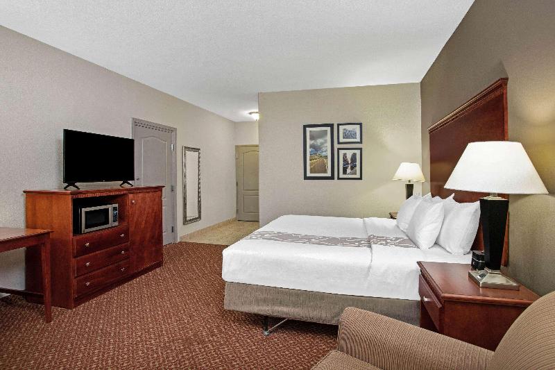 La Quinta Inn & Suites Fairfield Tx image