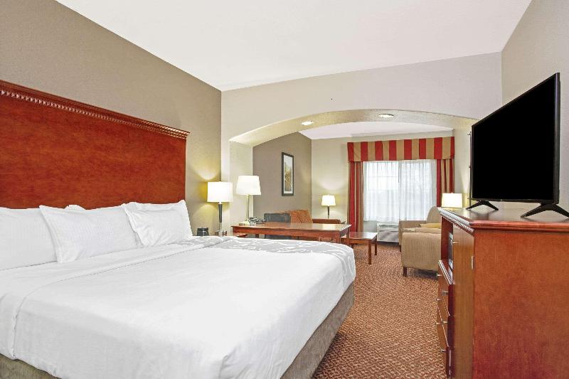 La Quinta Inn & Suites Fairfield Tx image