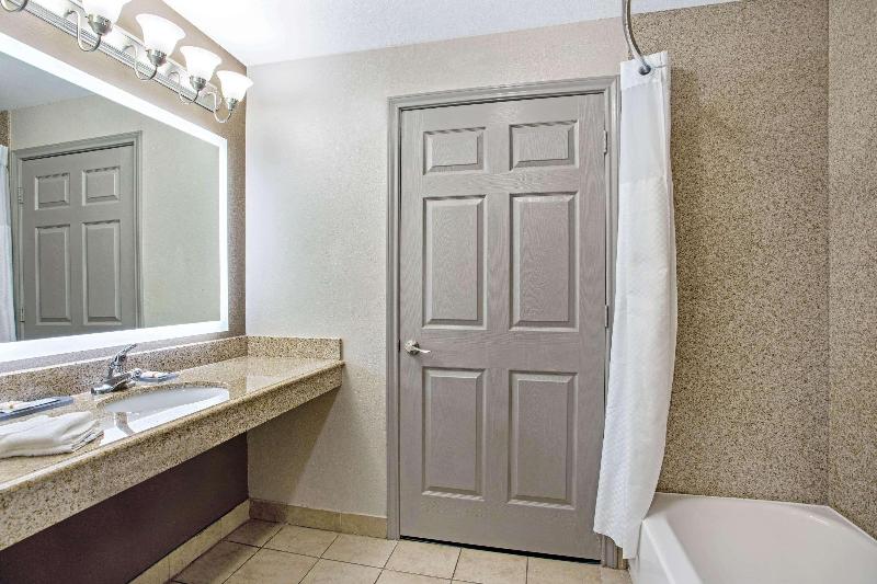 La Quinta Inn & Suites Fairfield Tx image