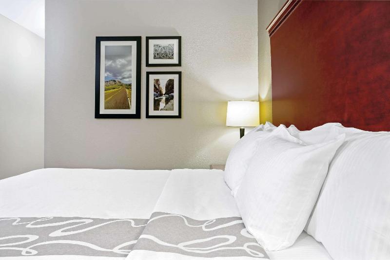 La Quinta Inn & Suites Fairfield Tx image