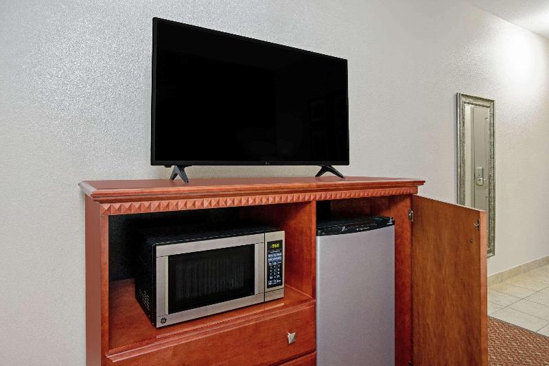 La Quinta Inn & Suites Fairfield Tx image
