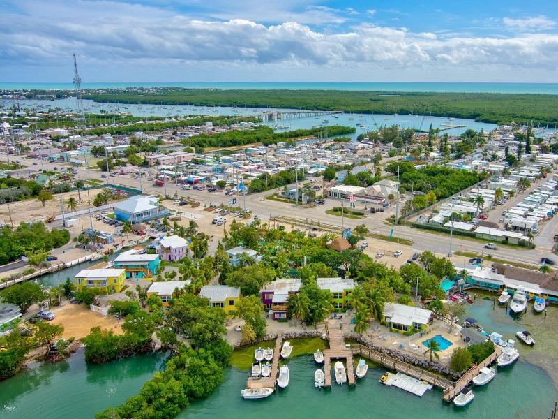 Captain Pips Marina & Hideaway image