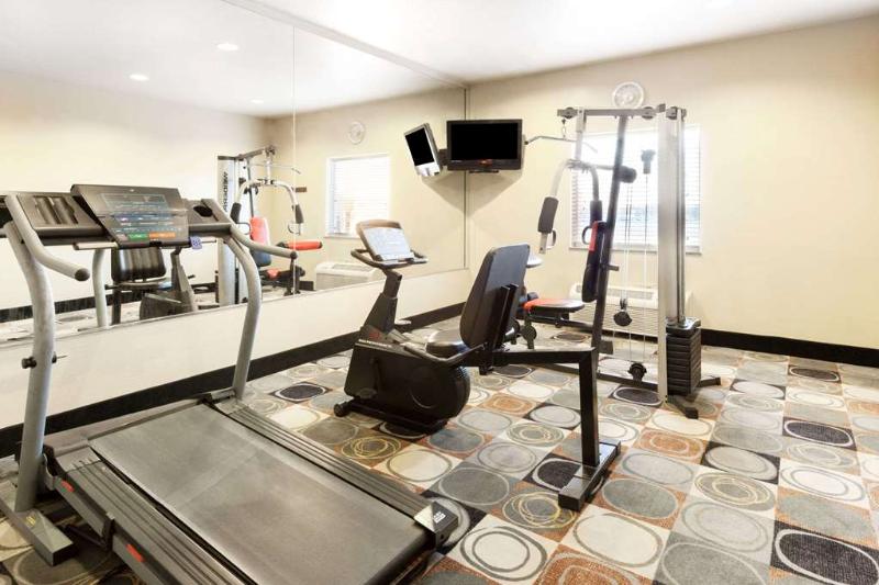 Days Inn & Suites by Wyndham Groesbeck image