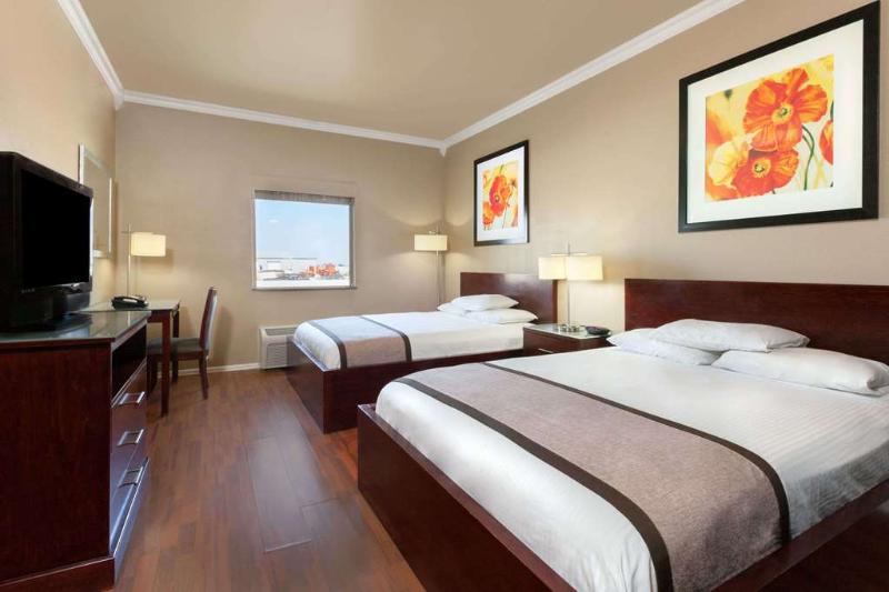 Days Inn & Suites by Wyndham Groesbeck image
