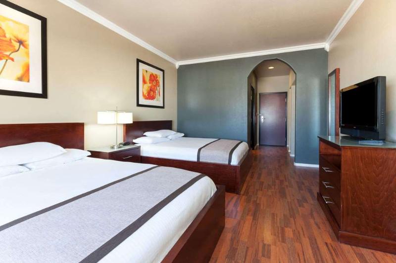 Days Inn & Suites by Wyndham Groesbeck image