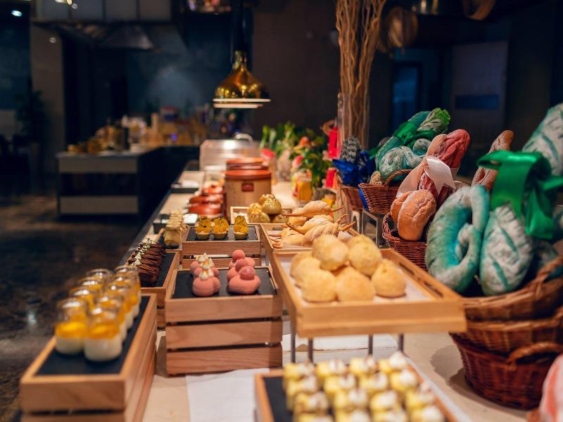 Crowne Plaza Yichang image