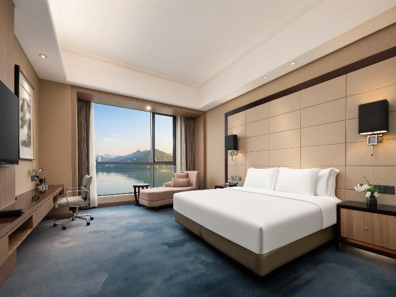 Crowne Plaza Yichang by IHG image