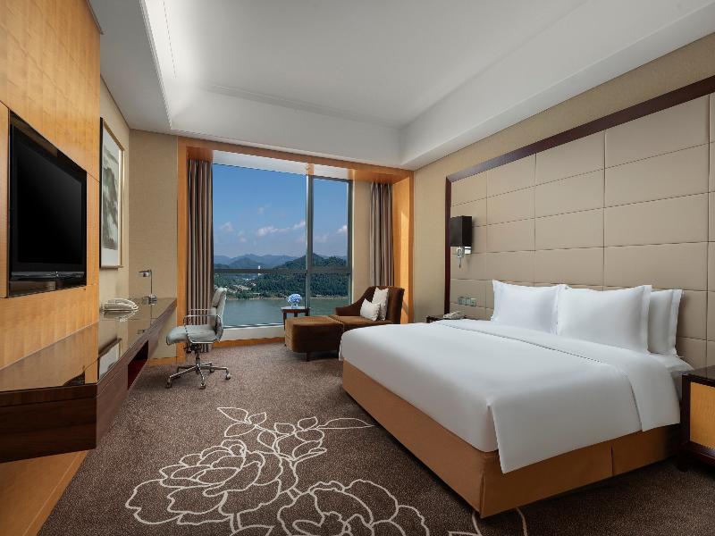 Crowne Plaza Yichang by IHG image