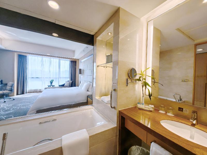 Crowne Plaza Yichang by IHG image