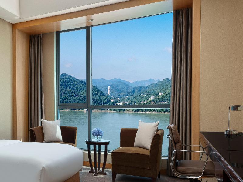 Crowne Plaza Yichang image