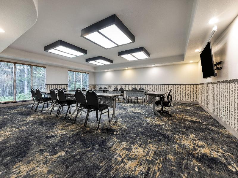 Days Inn & Suites by Wyndham Thunder Bay image