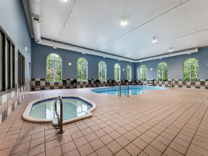 Days Inn & Suites by Wyndham Thunder Bay
