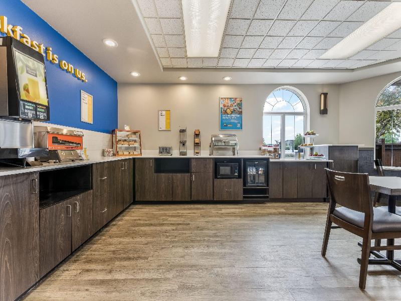 Days Inn & Suites by Wyndham Thunder Bay image