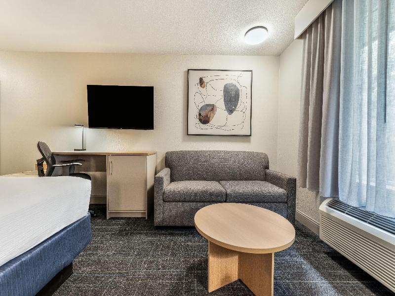 Days Inn & Suites by Wyndham Thunder Bay image