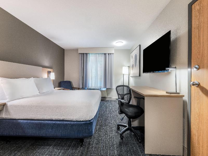 Days Inn & Suites by Wyndham Thunder Bay image
