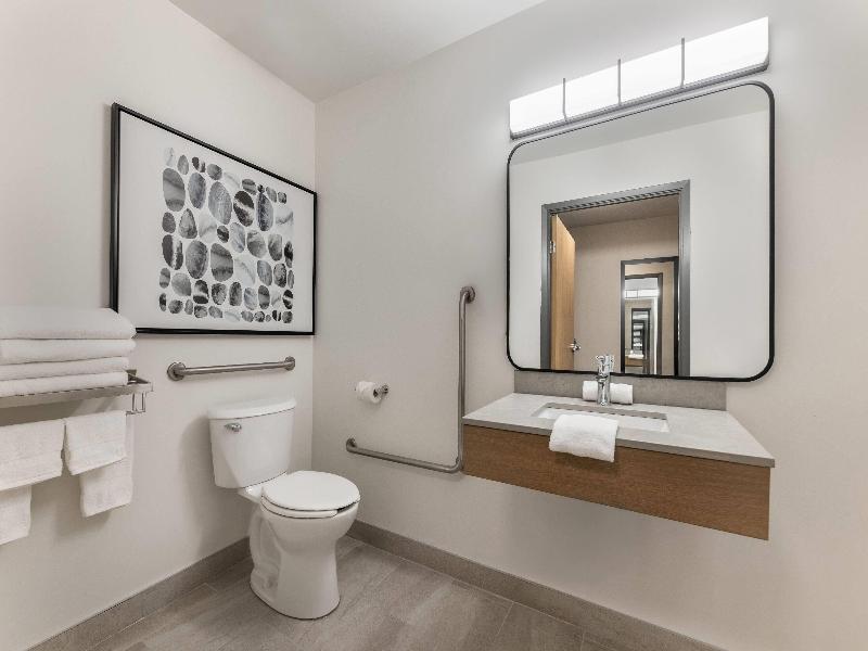 Days Inn & Suites by Wyndham Thunder Bay image