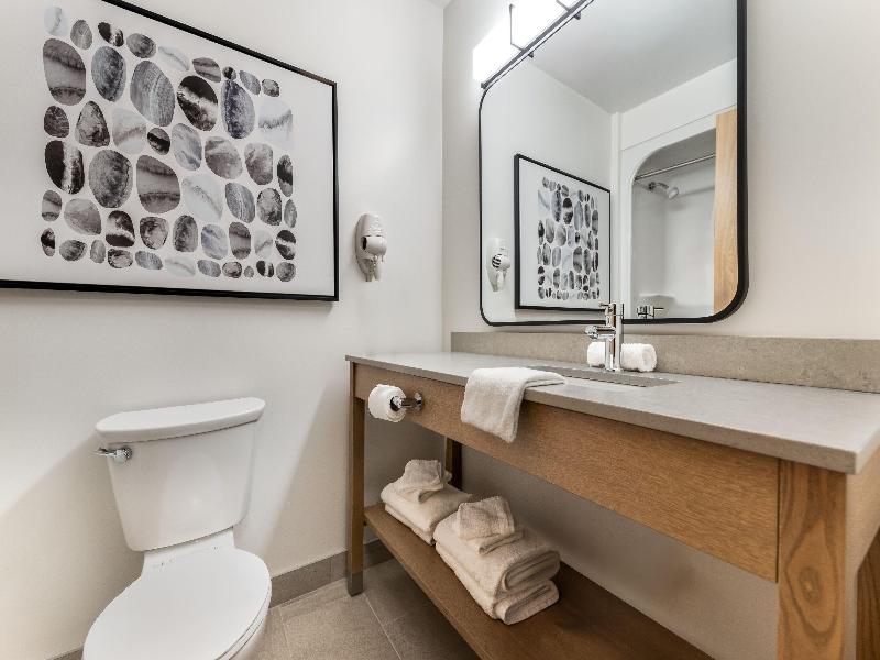 Days Inn & Suites by Wyndham Thunder Bay image