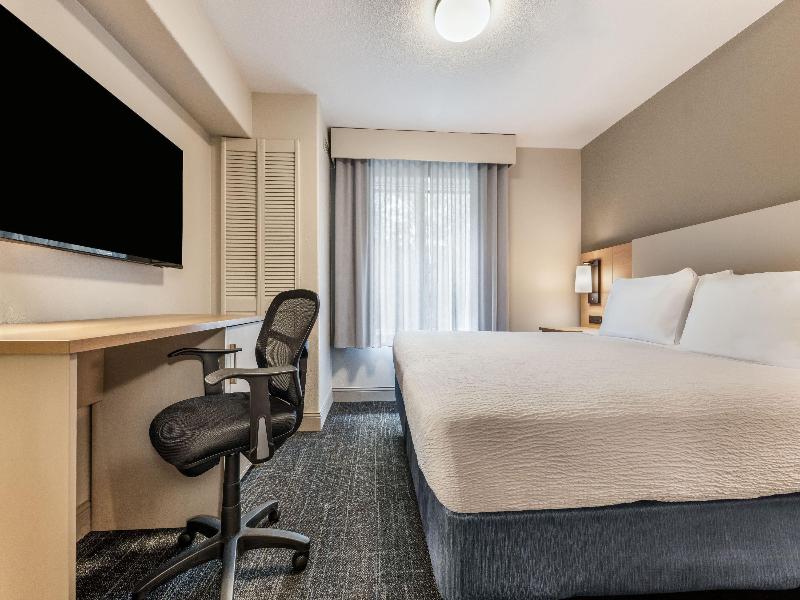 Days Inn & Suites by Wyndham Thunder Bay image