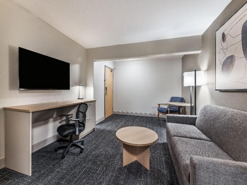 Days Inn & Suites by Wyndham Thunder Bay image