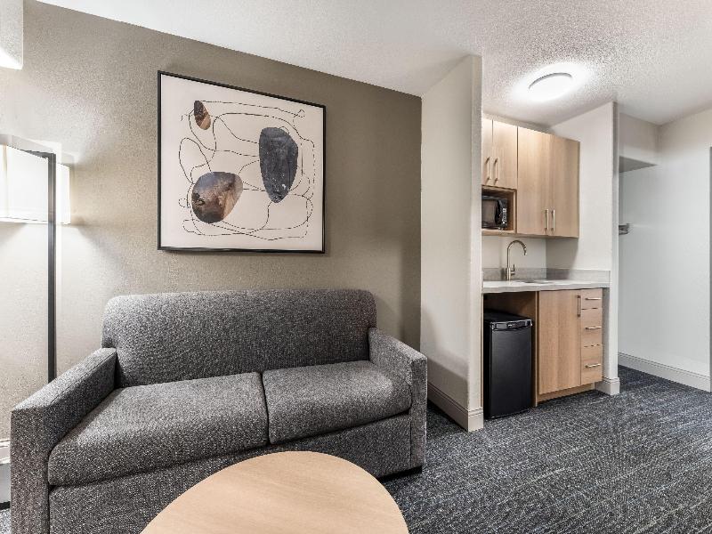 Days Inn & Suites by Wyndham Thunder Bay image