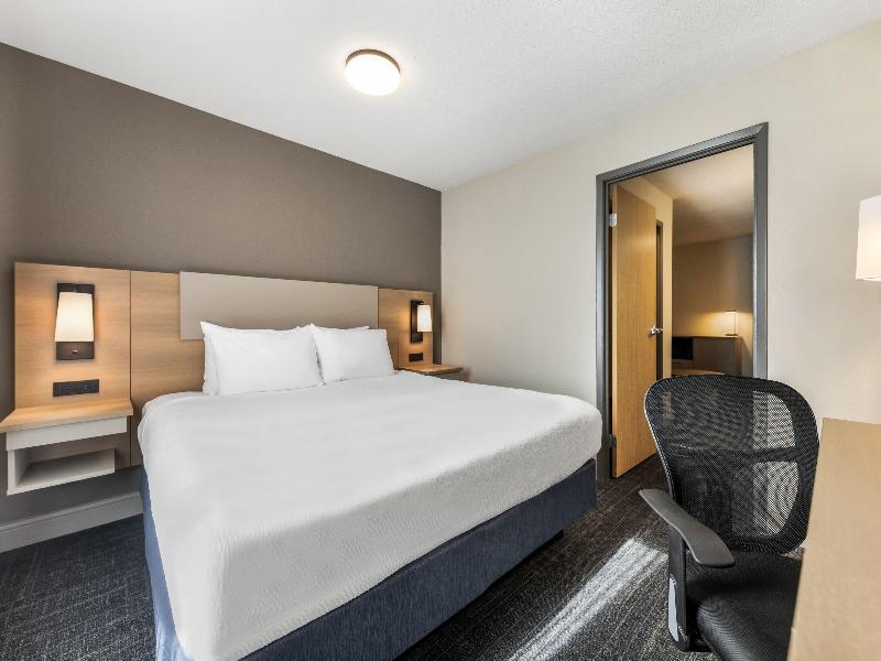 Days Inn & Suites by Wyndham Thunder Bay image