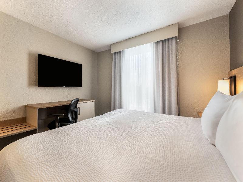 Days Inn & Suites by Wyndham Thunder Bay image