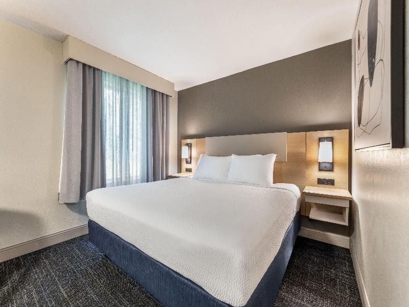 Days Inn & Suites by Wyndham Thunder Bay image