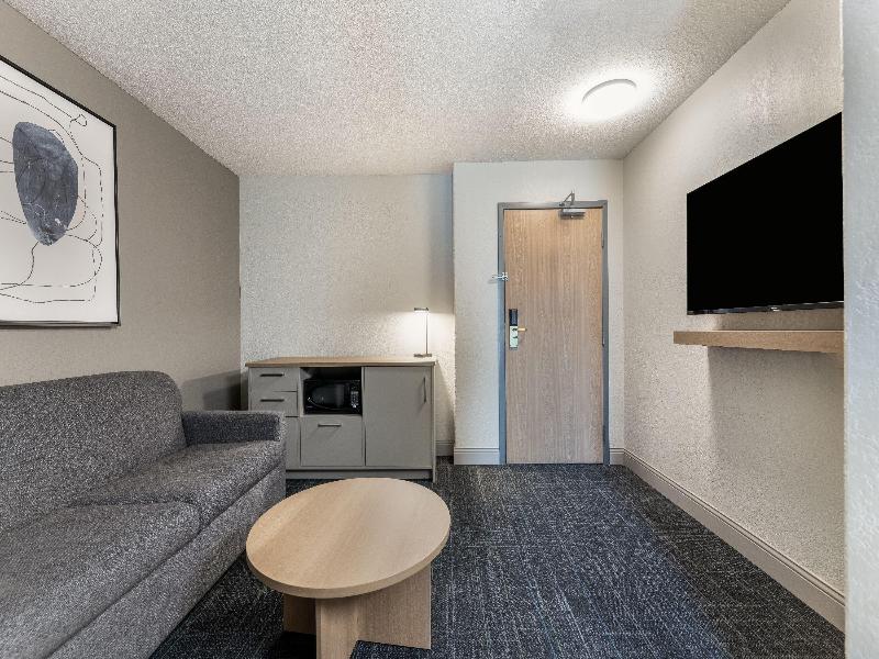 Days Inn & Suites by Wyndham Thunder Bay image