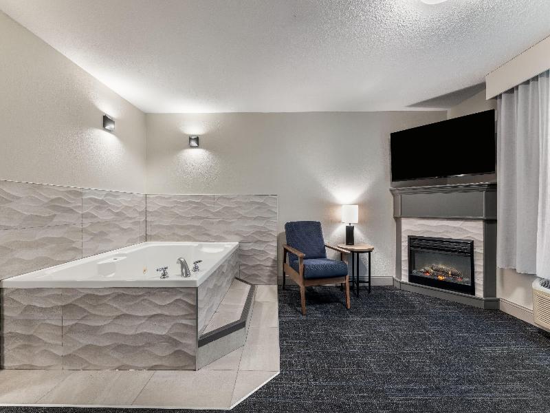 Days Inn & Suites by Wyndham Thunder Bay image