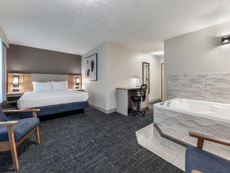 Days Inn & Suites by Wyndham Thunder Bay image