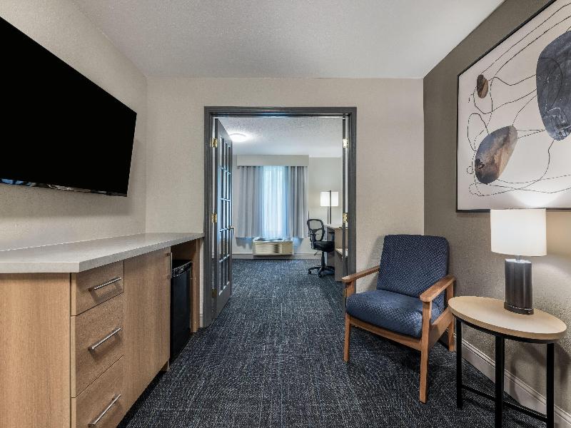 Days Inn & Suites by Wyndham Thunder Bay image