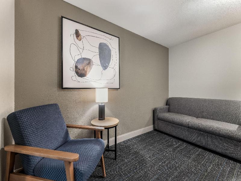 Days Inn & Suites by Wyndham Thunder Bay image