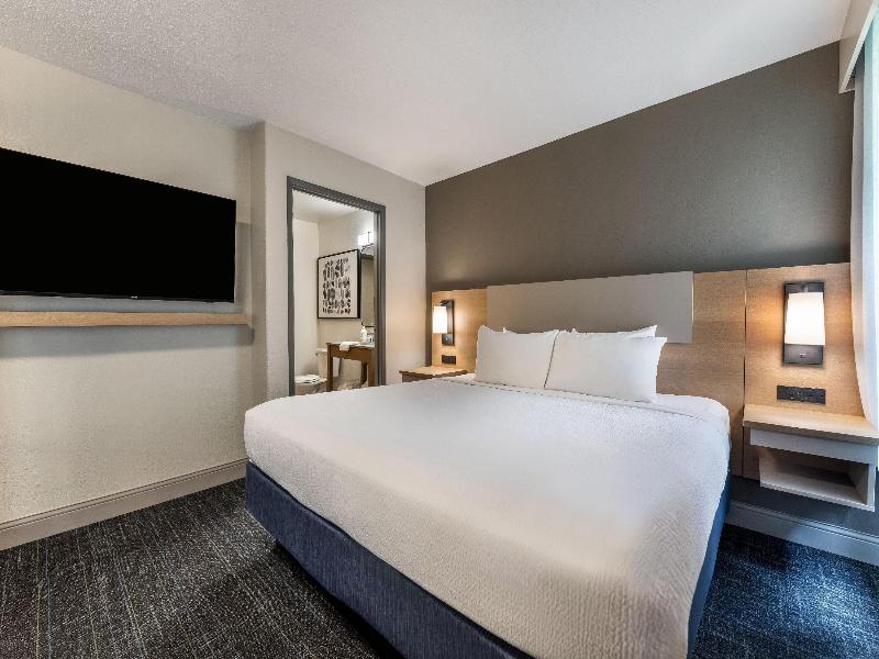 Days Inn & Suites by Wyndham Thunder Bay image