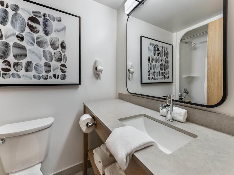 Days Inn & Suites by Wyndham Thunder Bay image